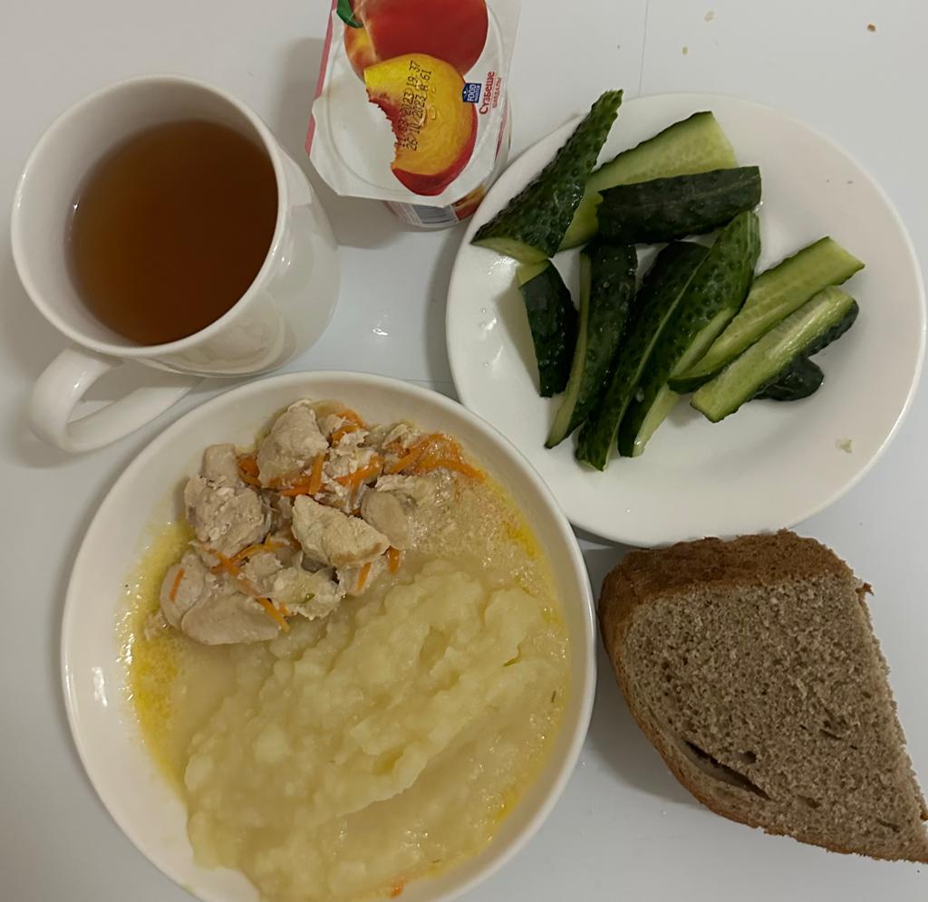 Меню: филе курицы в сметанном соусе Гарнир: картофельное пюре