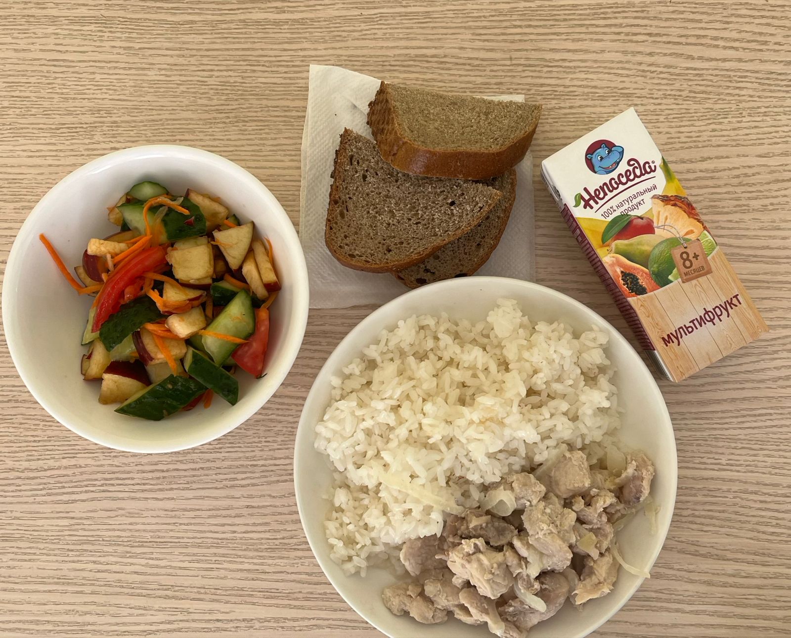 Меню: филе индейки в сметанном соусе. Гарнир: рис припущенный