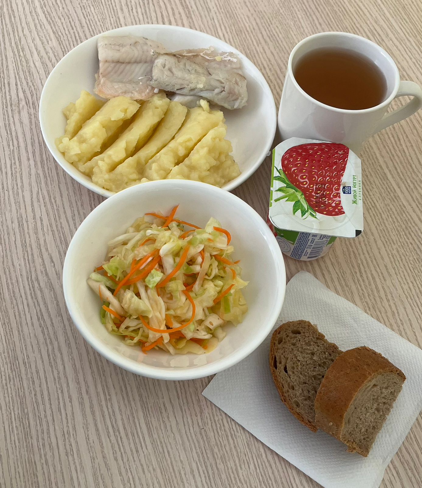 Меню: судак припущенный. Гарнир: картофельное пюре