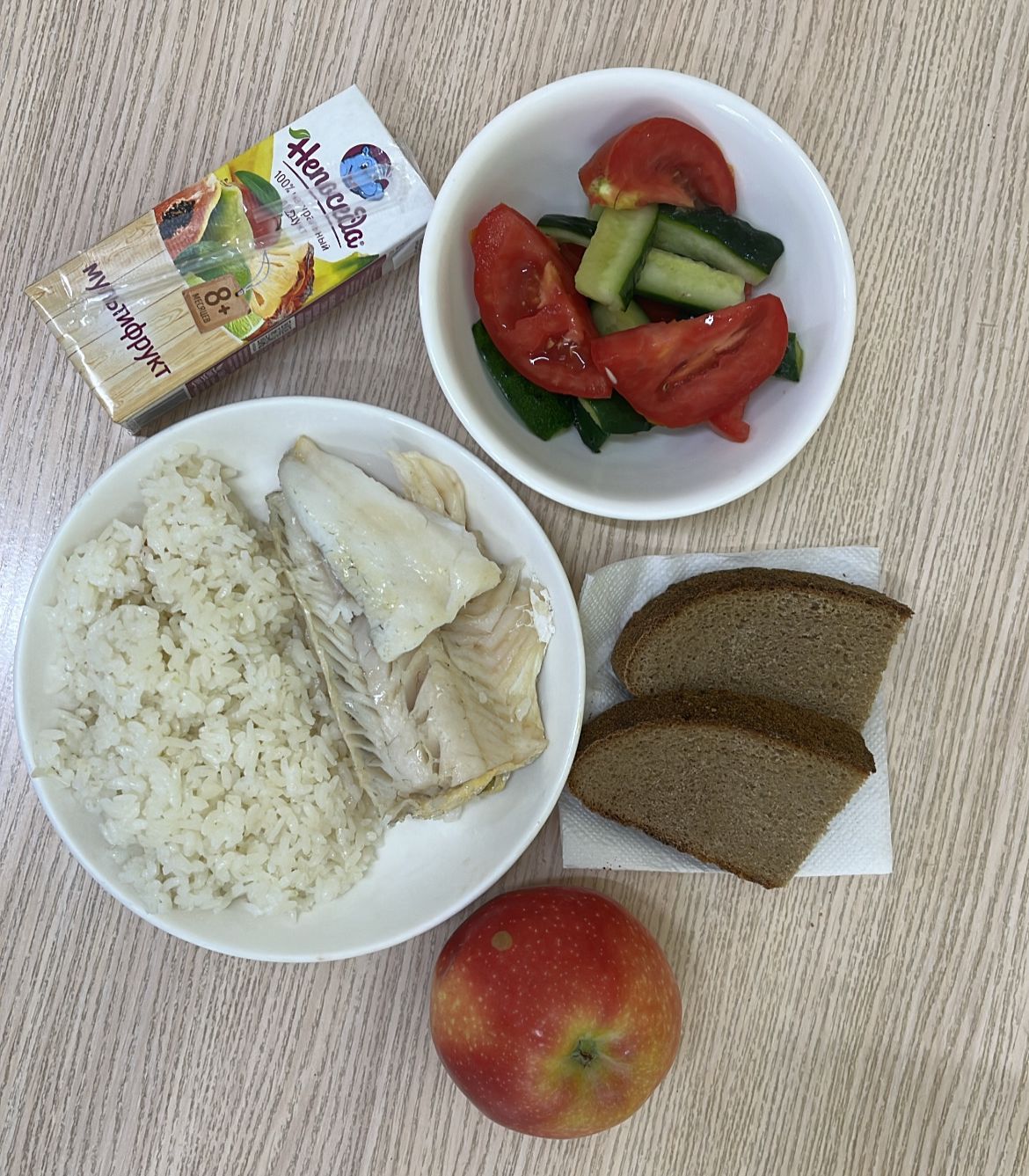 Меню: судак припущенный. Гарнир: рис припущенный