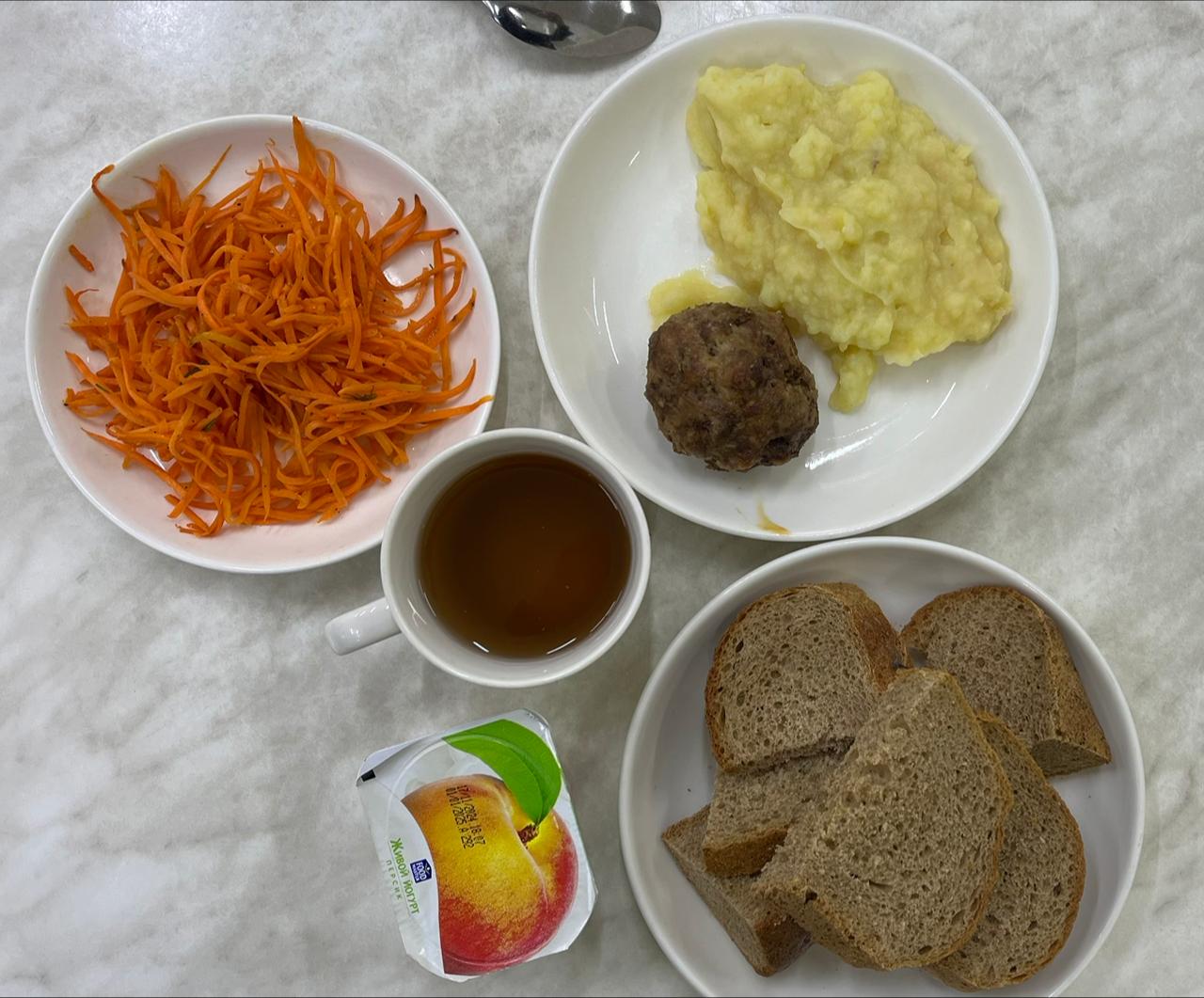 Меню: котлеты мясные (говядина).Гарнир: картофельное пюре