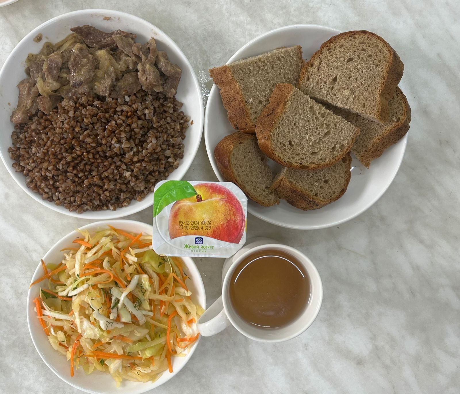 Меню: Мясо в сметанно- сливочном соусе.Гарнир: гречка рассыпчатая