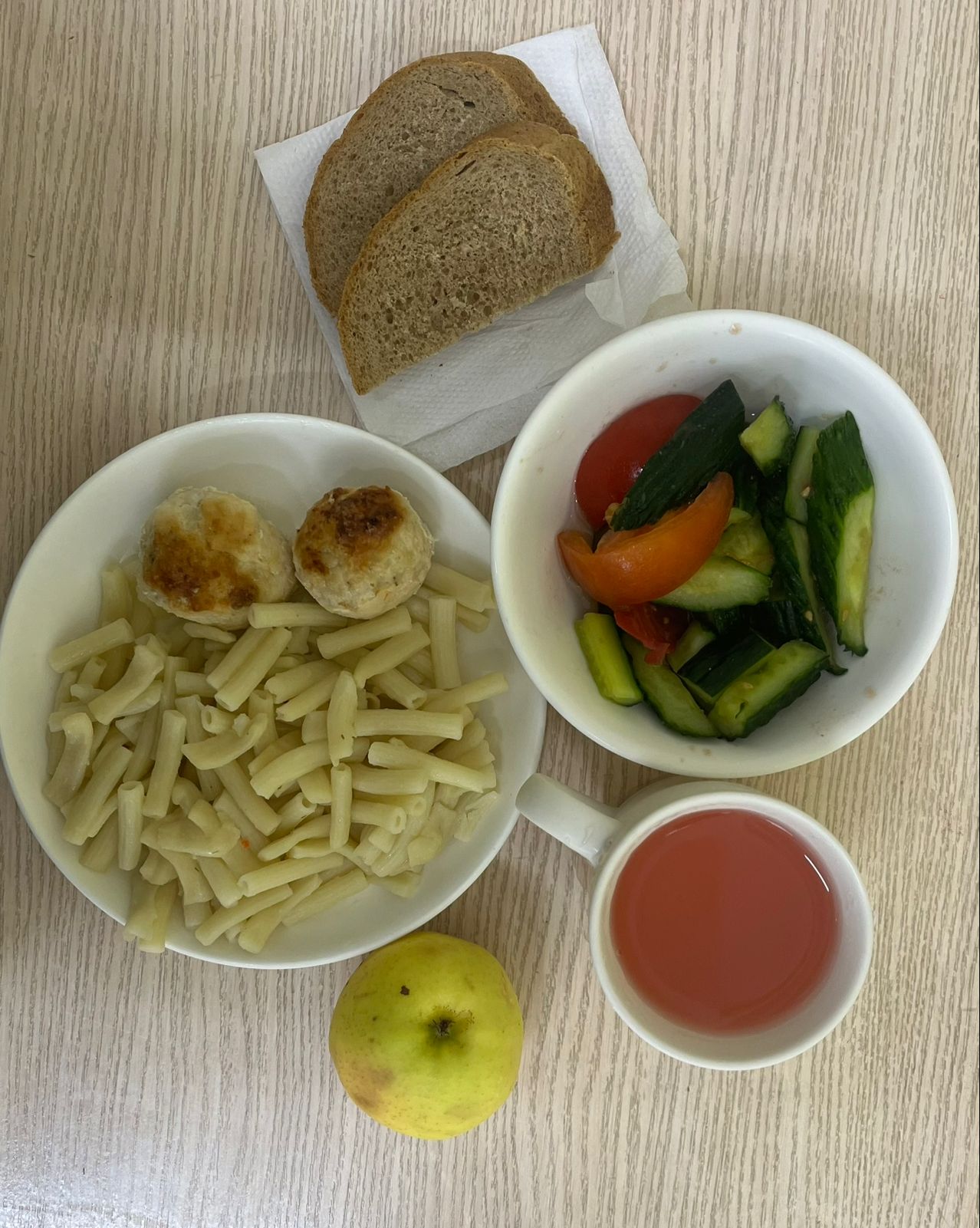 Меню: Куриные шарики. Гарнир: макароны отварные