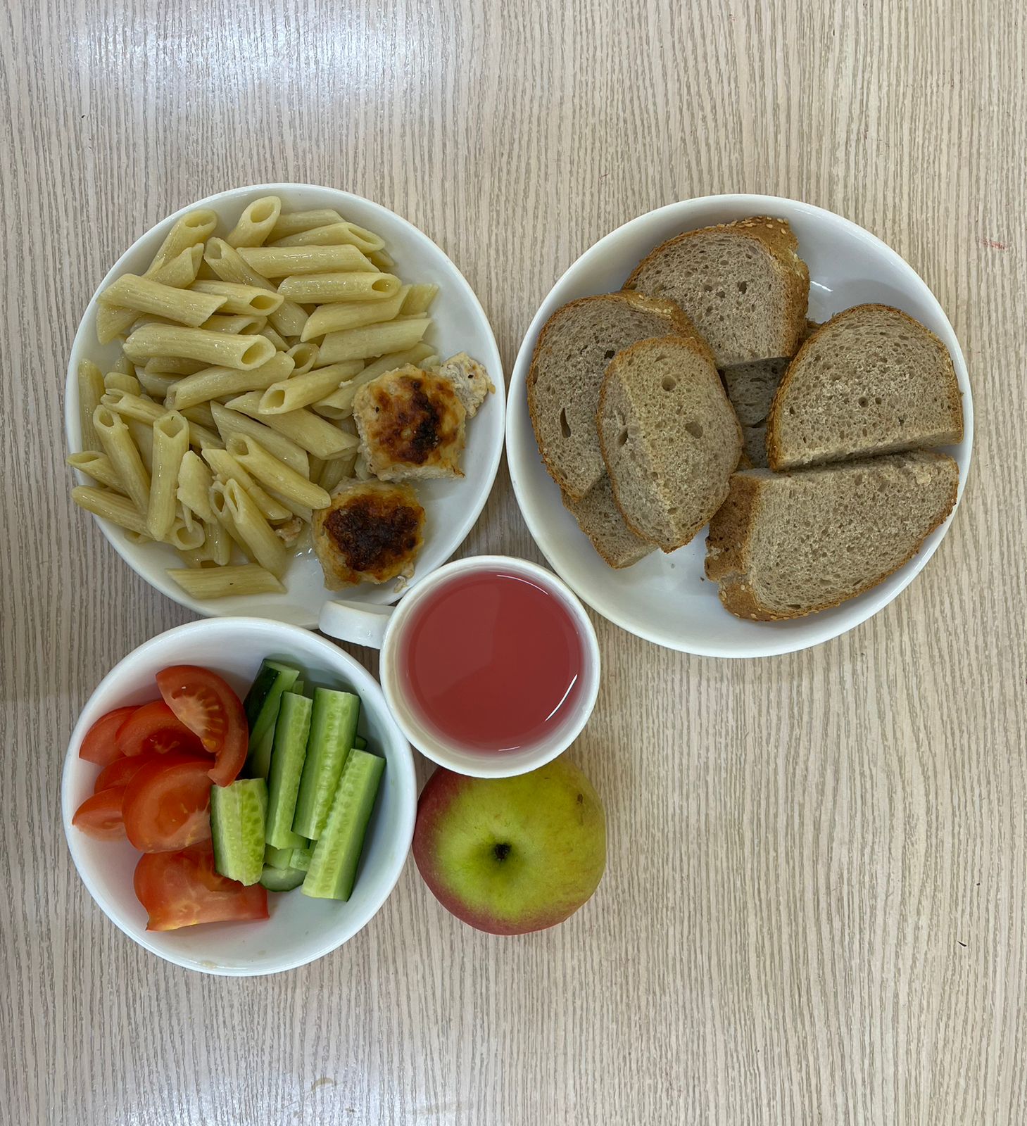 Меню: куриные шарики. Гарнир:макароны отварные