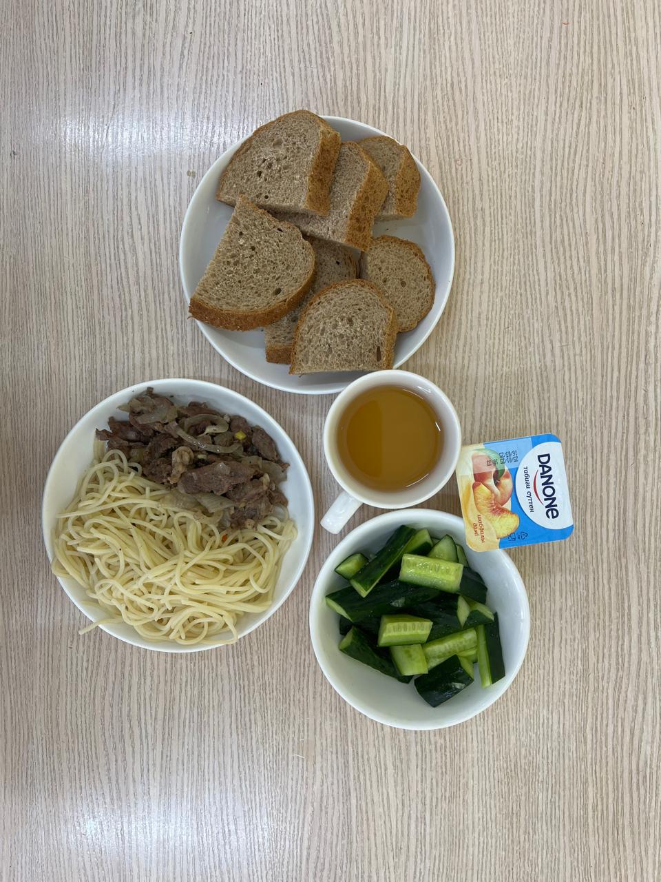 Меню: гуляш(говядина).Гарнир: спагетти отварные