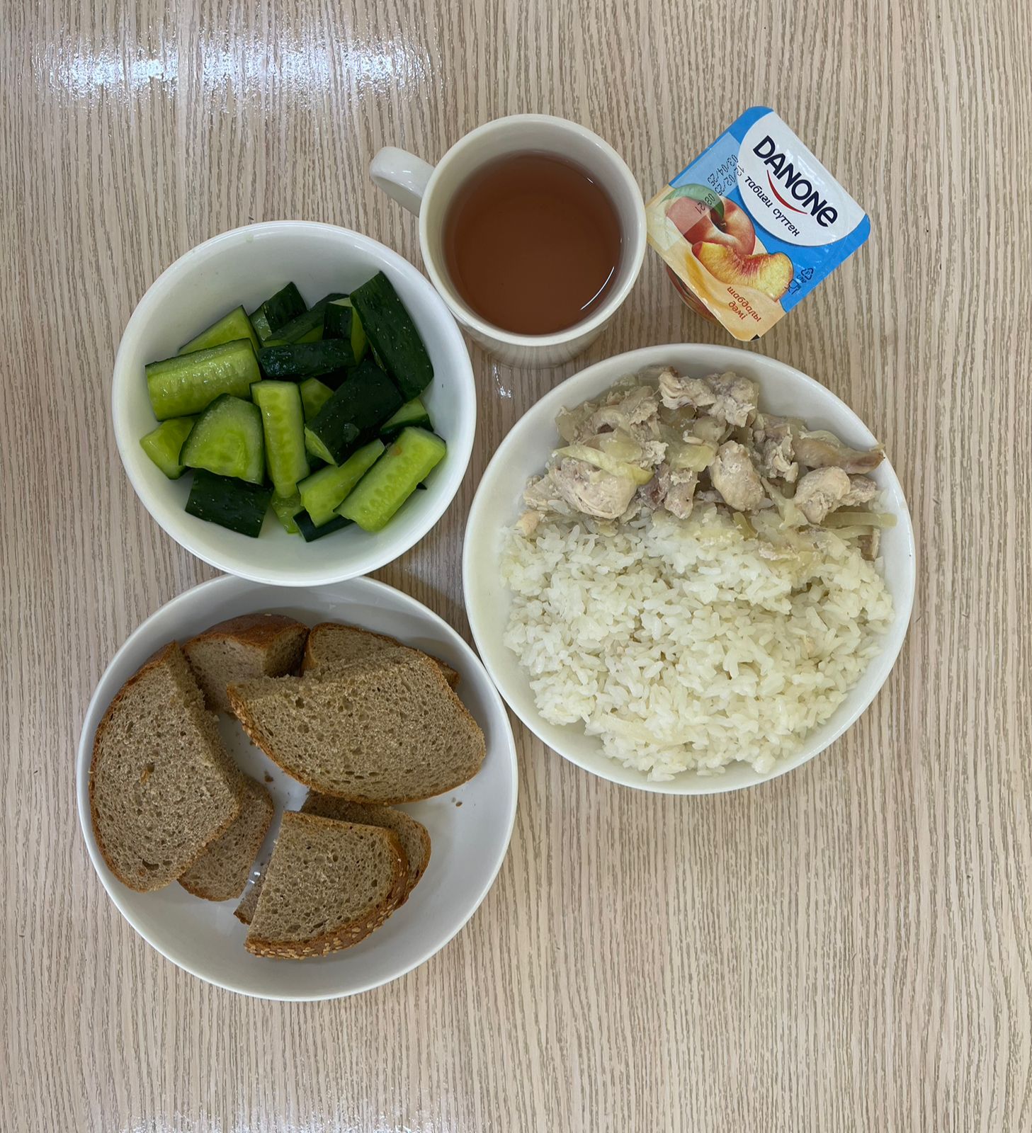 Меню: филе курицы тушеное.Гарнир: рис припущенный