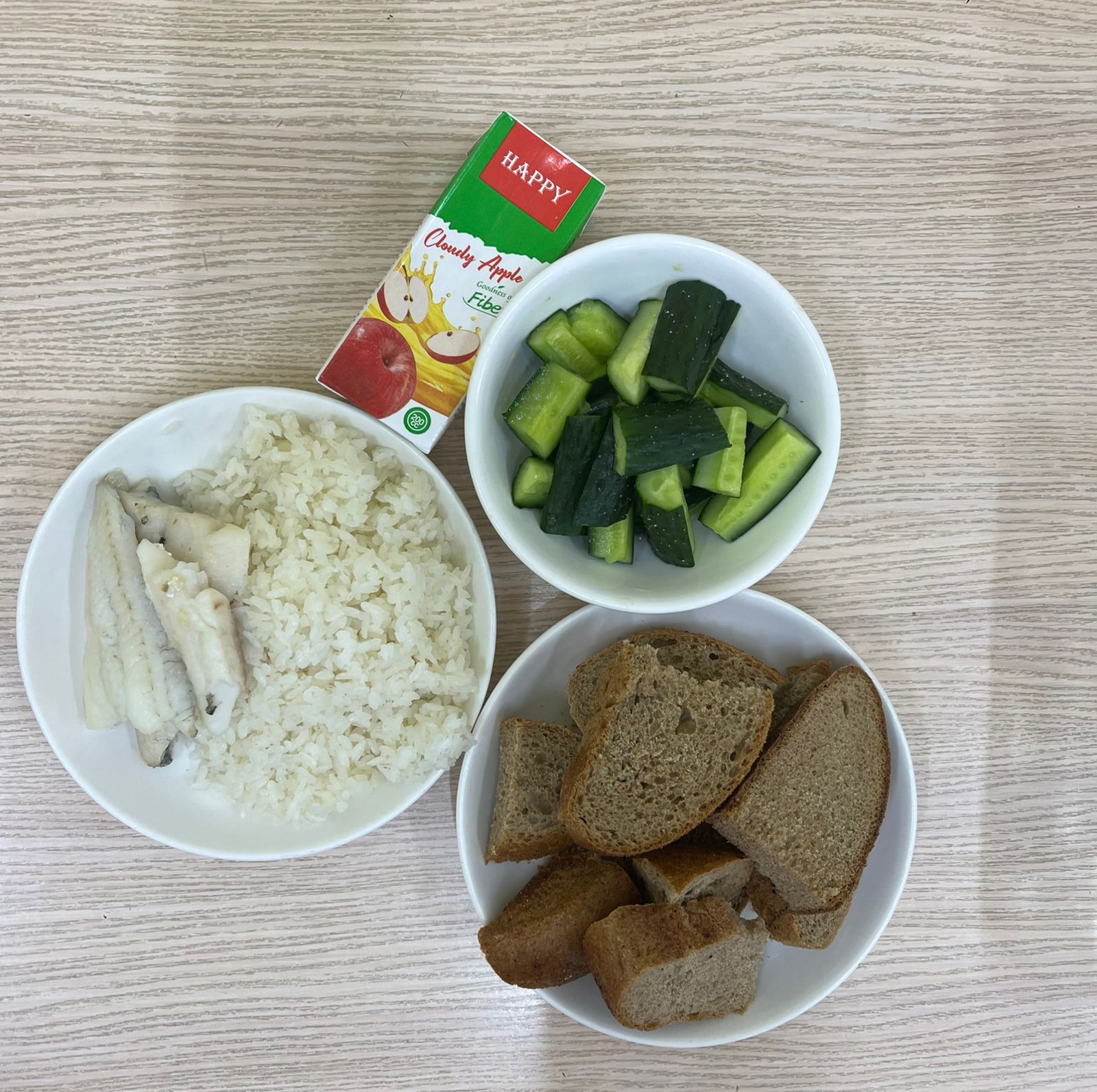 Меню: судак припущенный.Гарнир: рис припущенный.