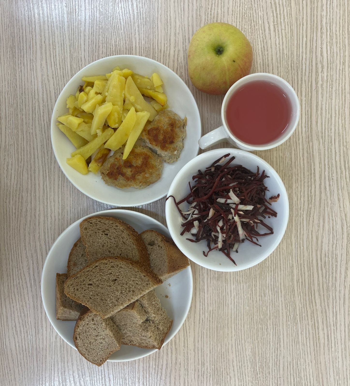 Меню: куриные котлеты. Гарнир: картофель запеченный