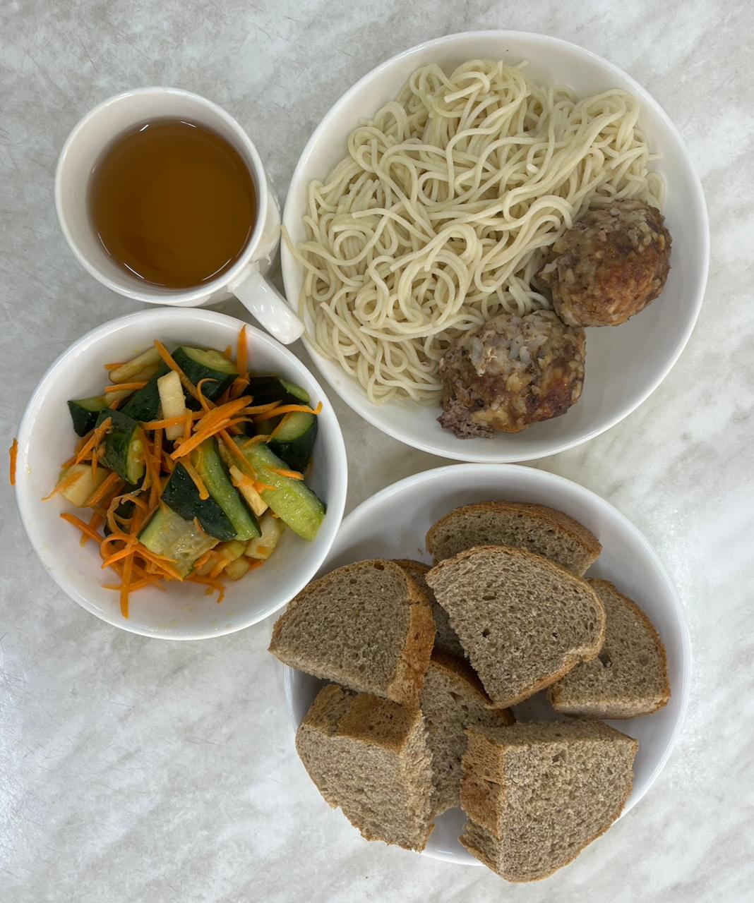 Меню: тефтели мясные ( говядина).Гарнир: макароны отварные.