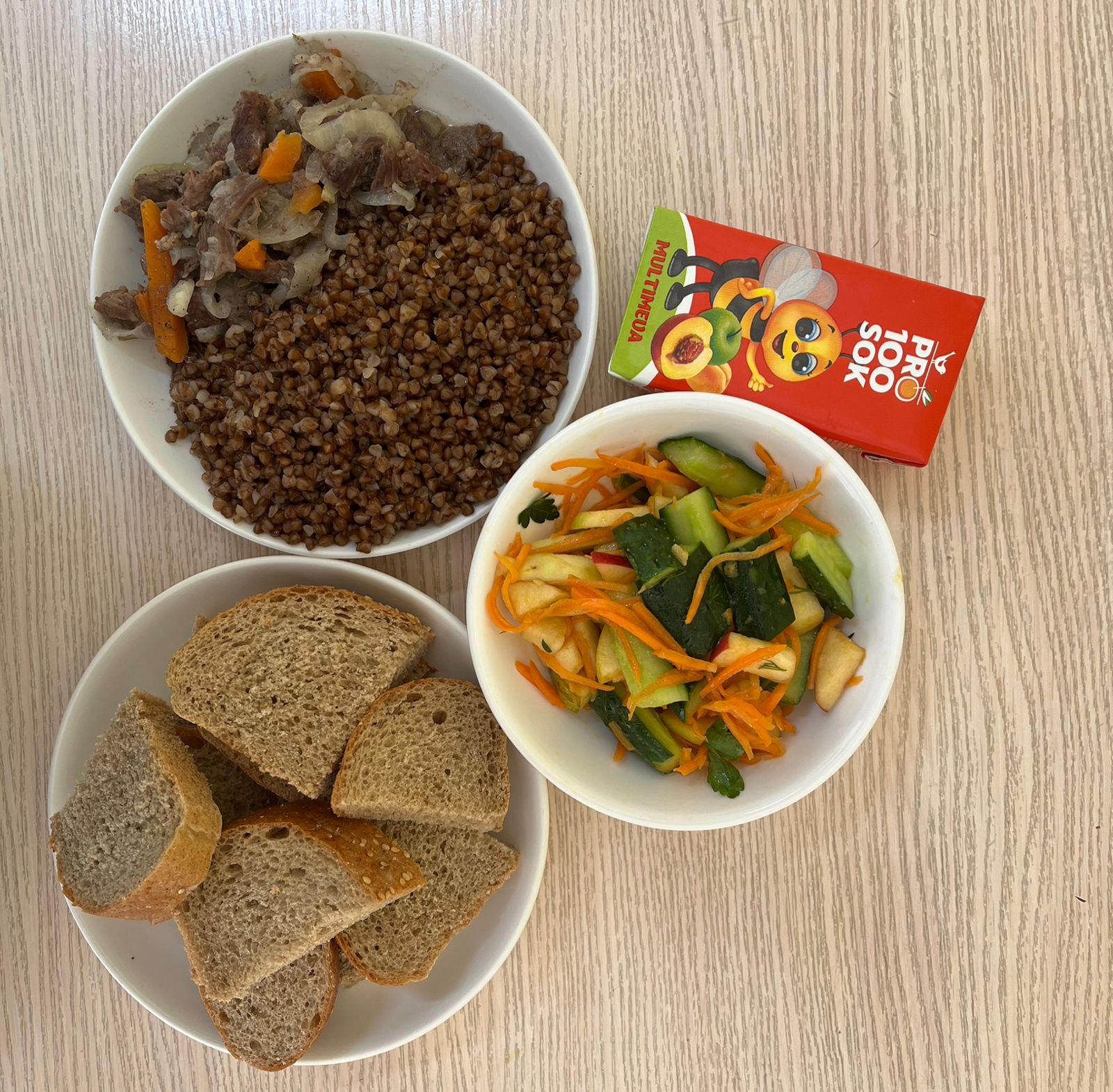 Меню: Гуляш (говядина).Гарнир: гречка рассыпчатая