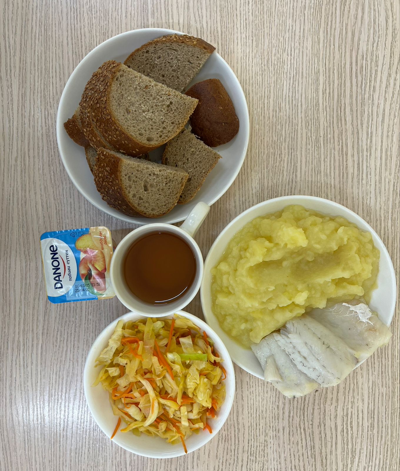 Меню: судак припущенный.Гарнир: картофельное пюре