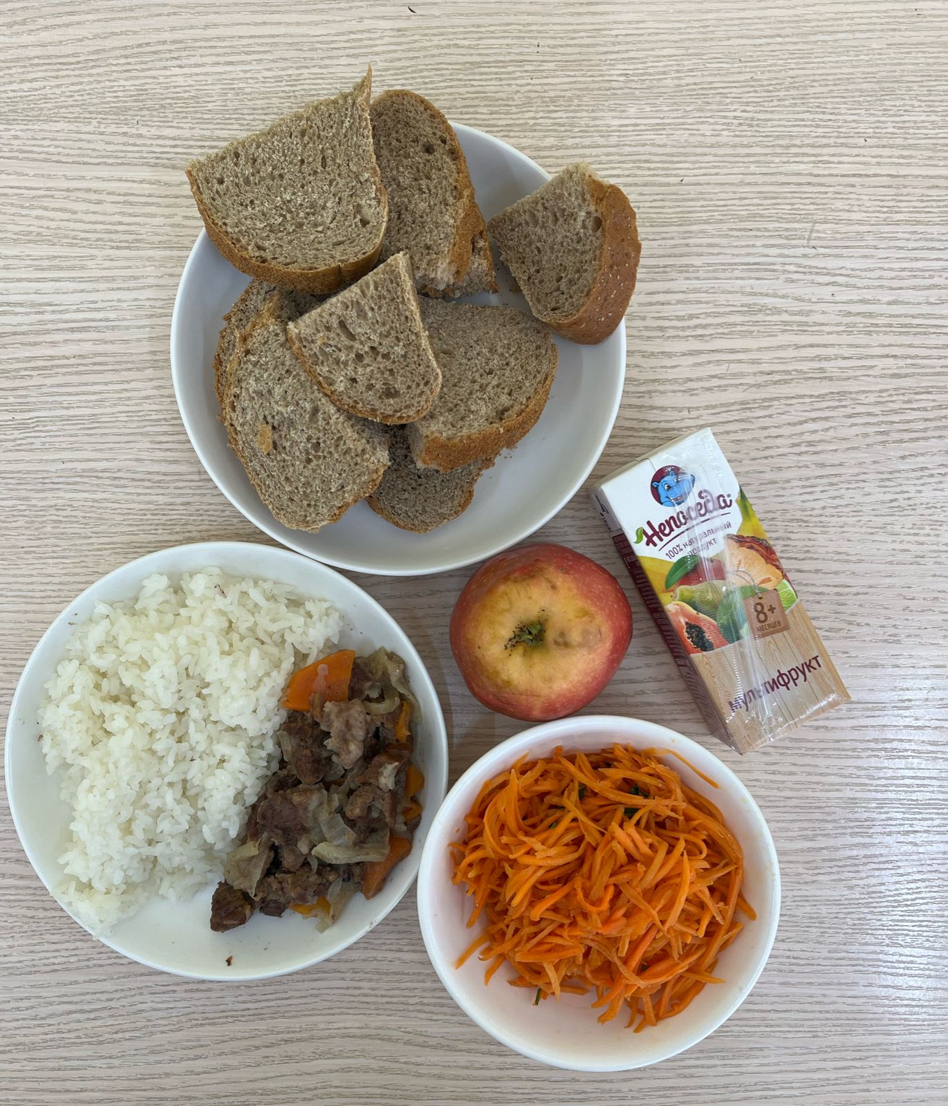 Мясо с овощами (говядина). Гарнир: рис припущенный.