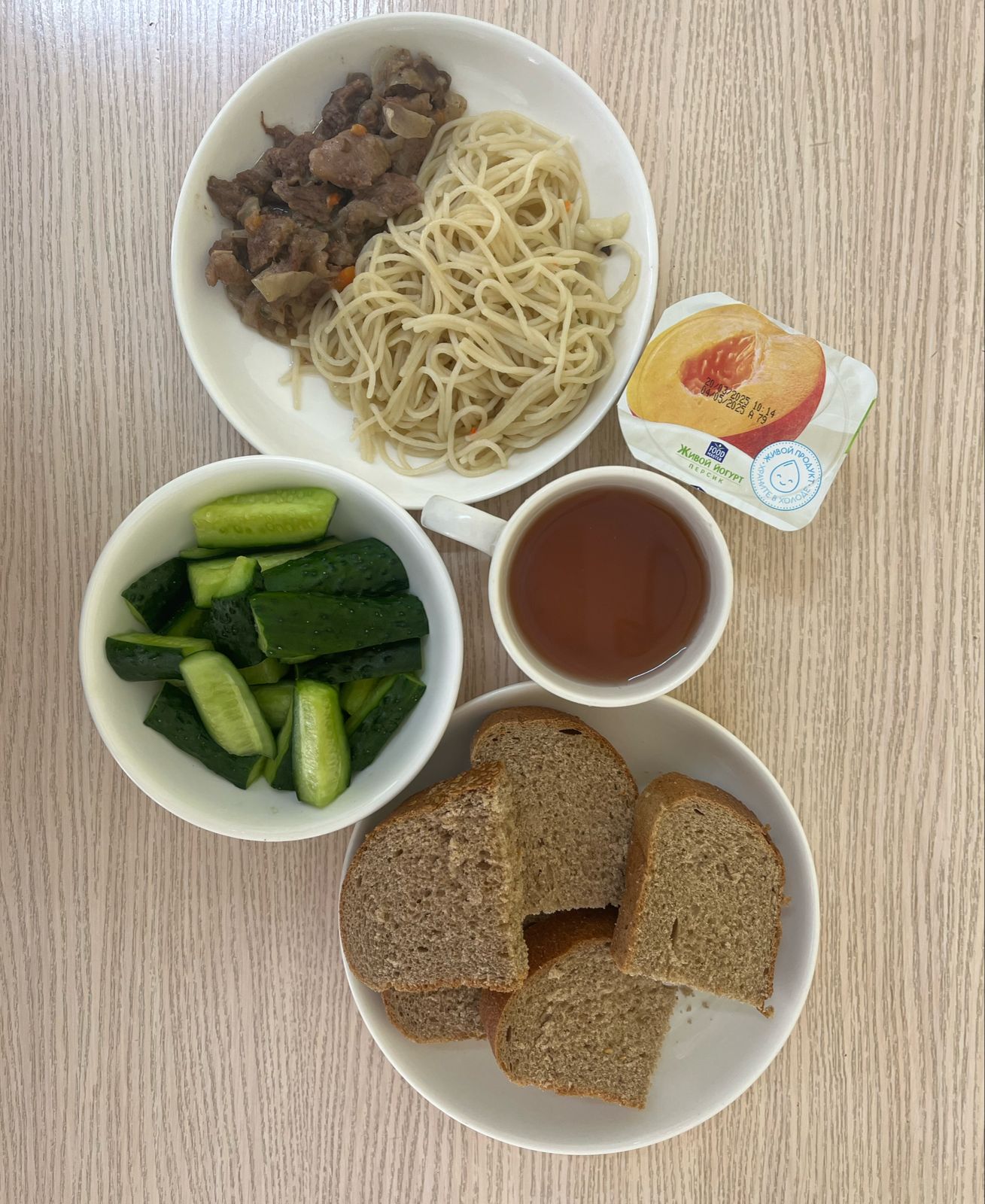 Меню:Гуляш. Гарнир: спагетти отварные