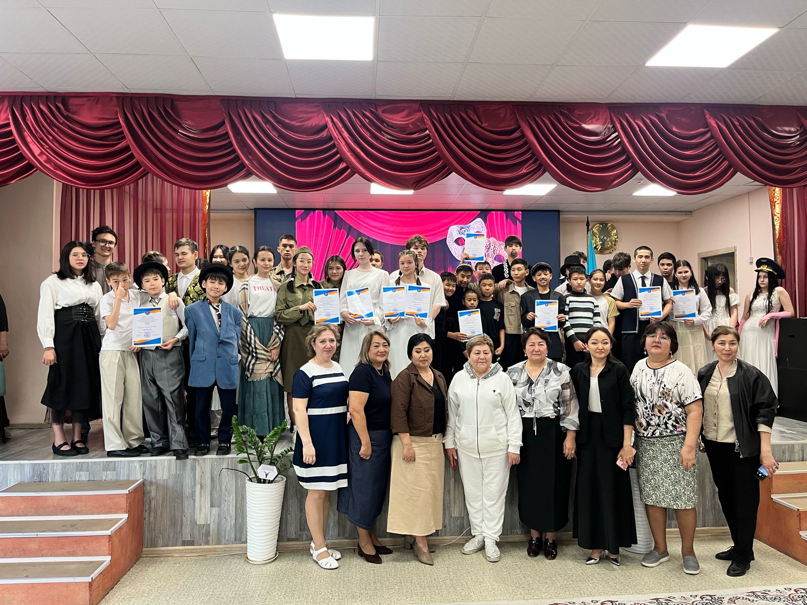 «Театрдың ғажайып әлемі»