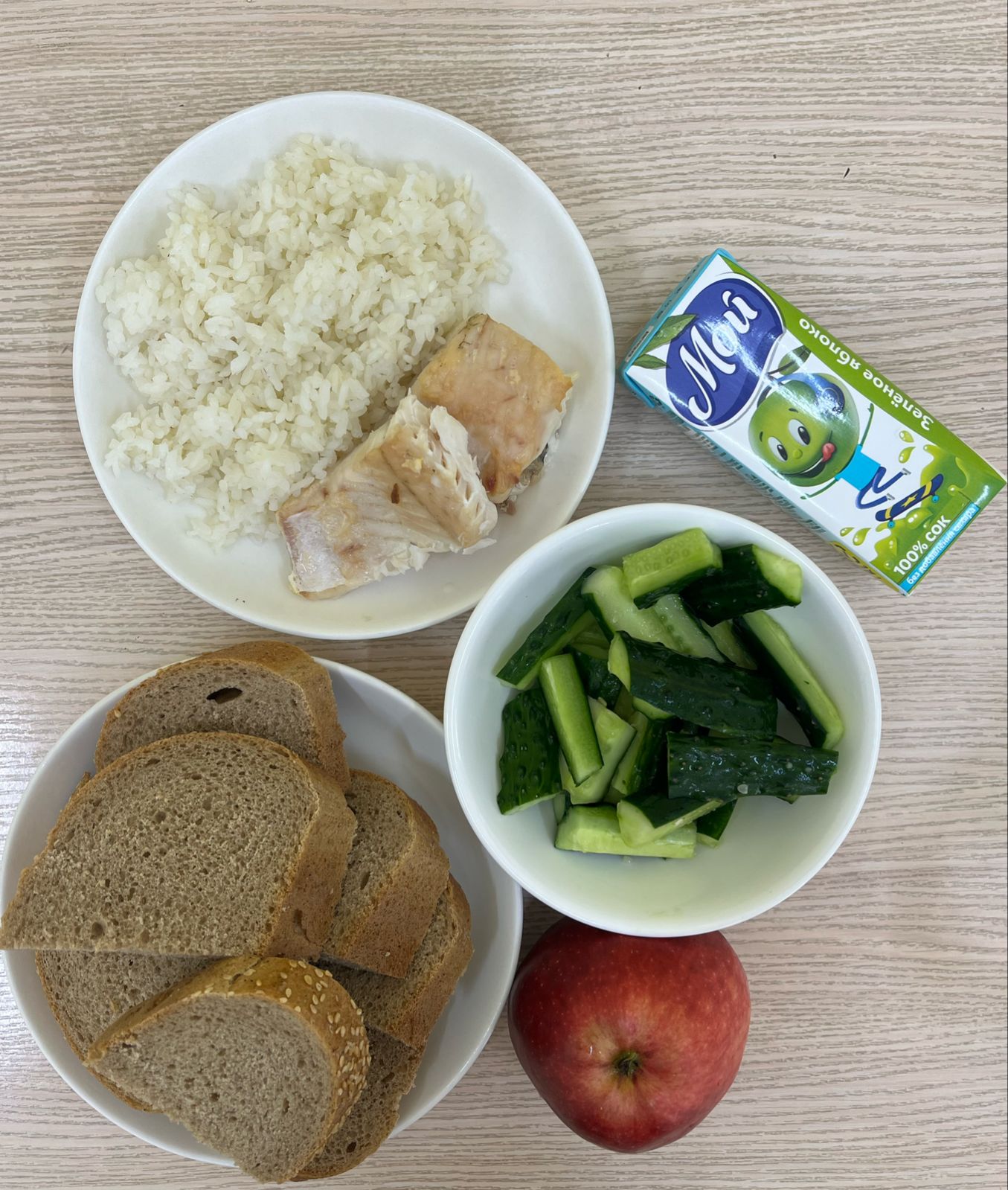 Меню: Судак припущенный. Гарнир: рис припущенный