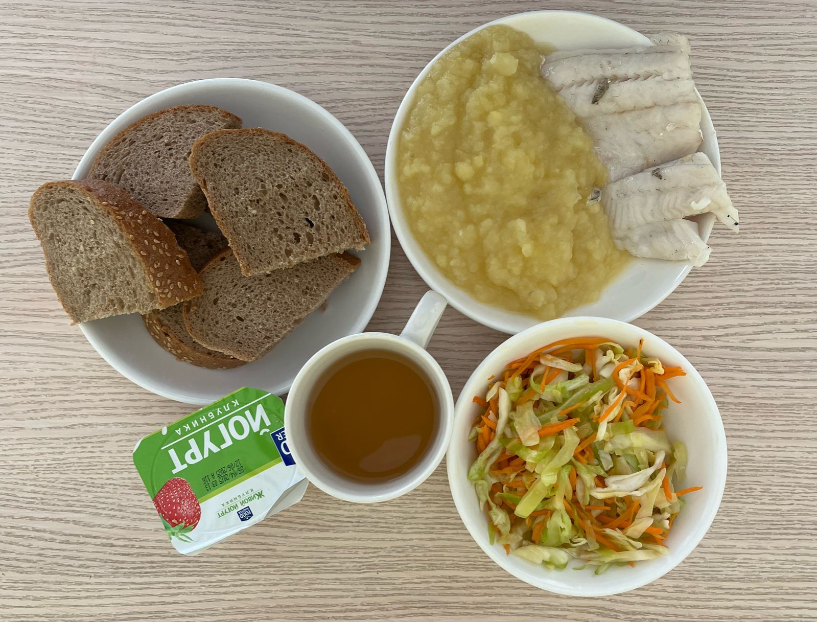 Меню: Судак припущенный. Гарнир: картофельное пюре