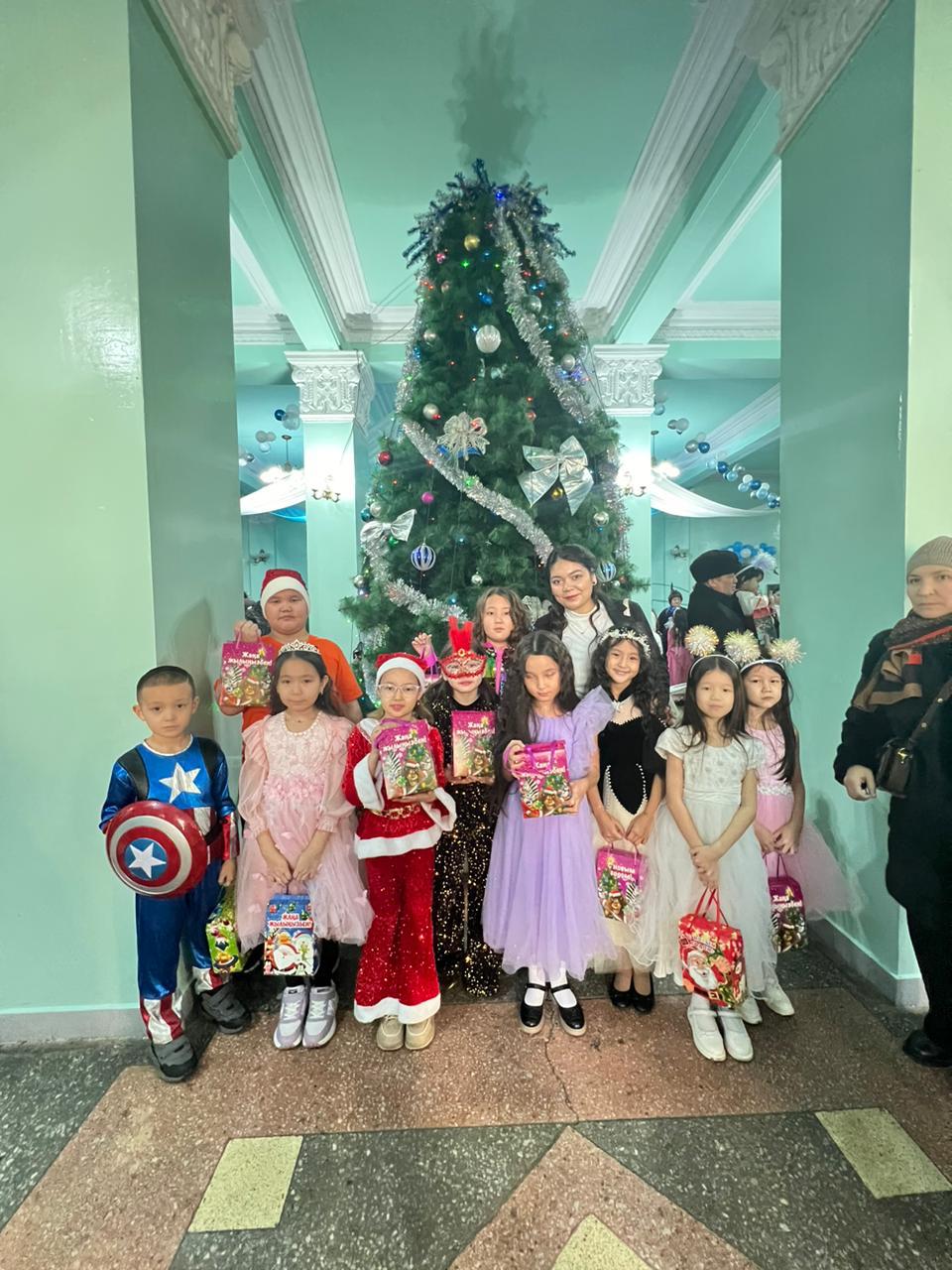 Новогодняя ёлка акима Турксибского района