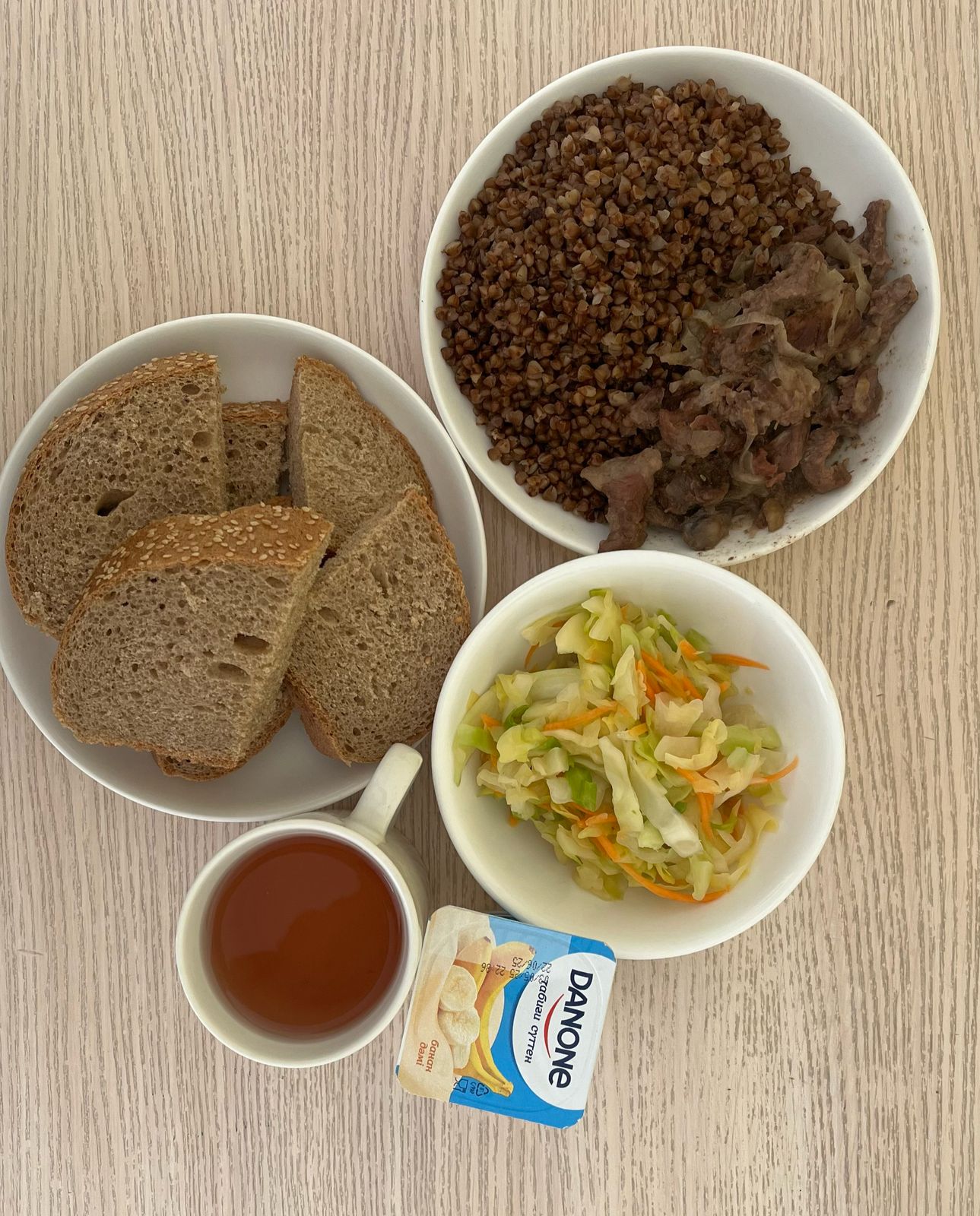 Меню:Мясо в сметанном соусе. Гарнир: гречка рассыпчатая