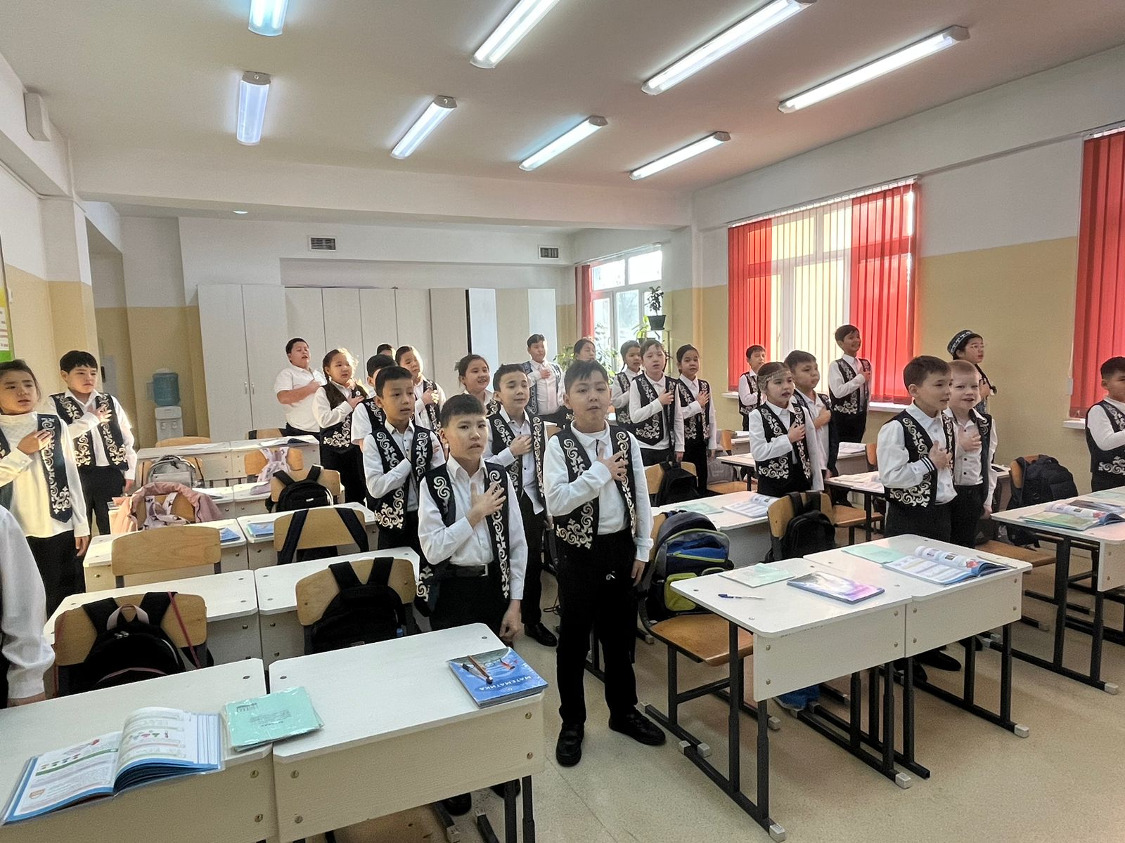 «КӨМЕК» бағдарламасы/Жол қозғалысы ережелері. Программа «КӨМЕК»/Правила дорожного движения