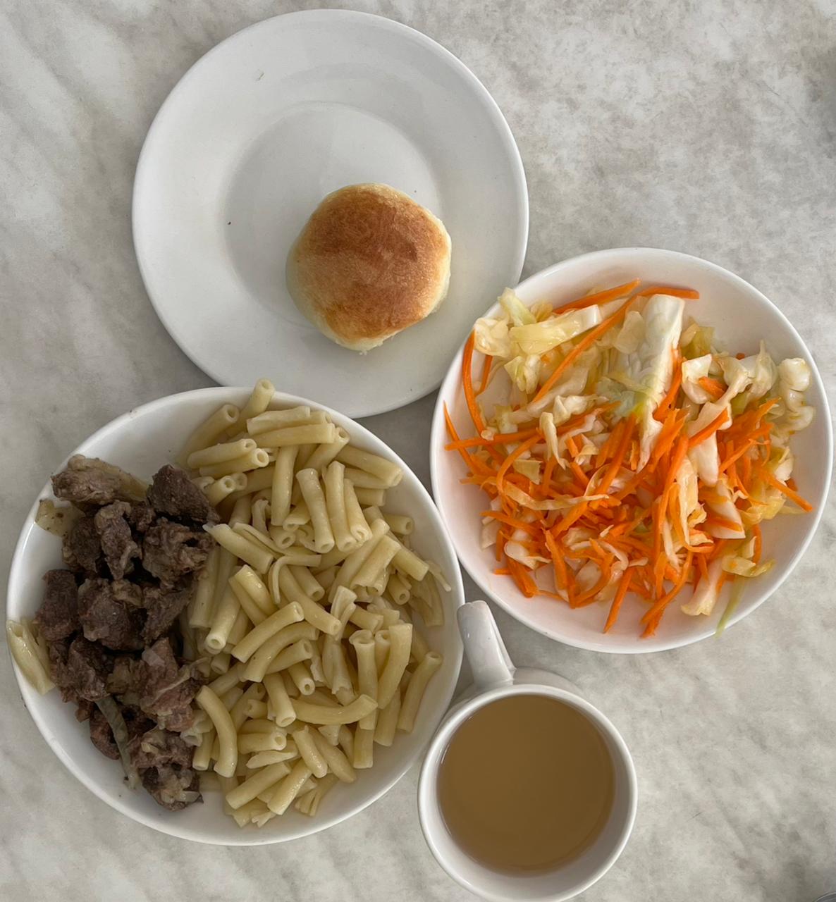 Меню: Гуляш (говядина).Гарнир: макароны отварные