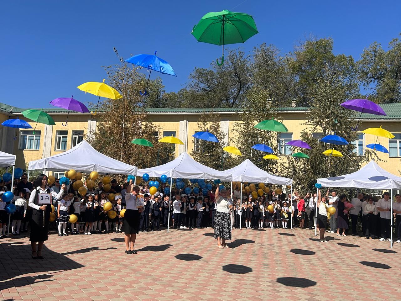 "День знаний" по теме "Мектебім - мейрім мекені"