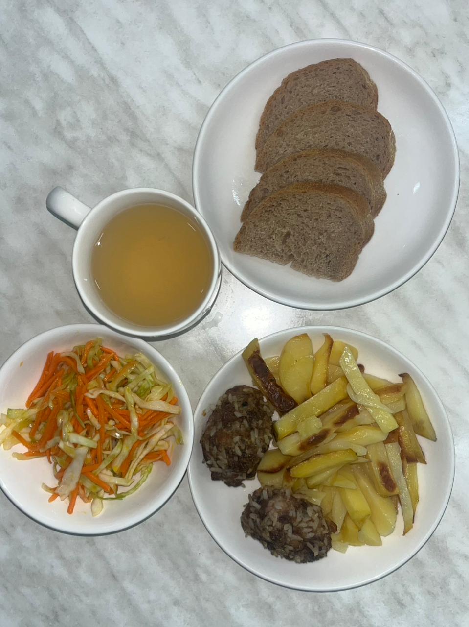 Меню: Ёжики из говядины.Гарнир: картофель запеченный