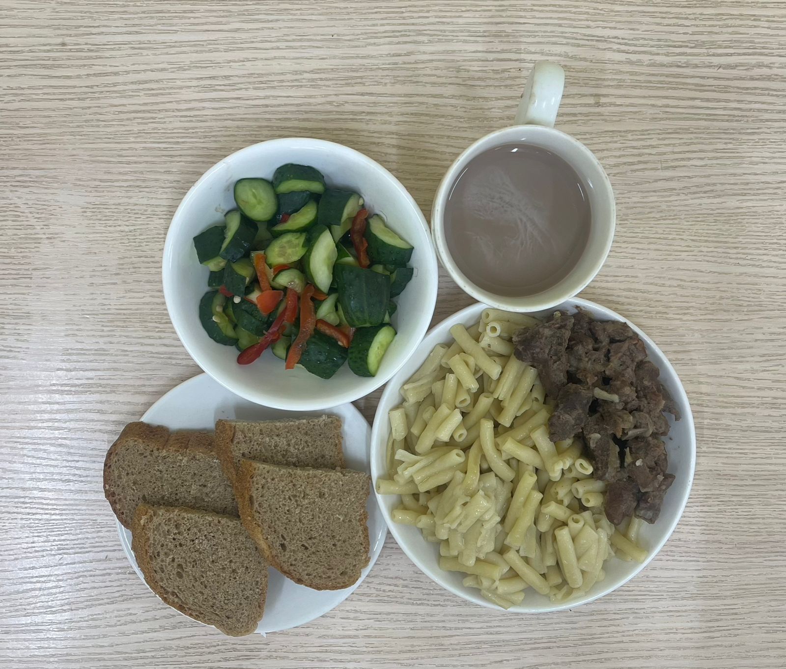 Меню:Гуляш (говядина).Гарнир: макароны отварные