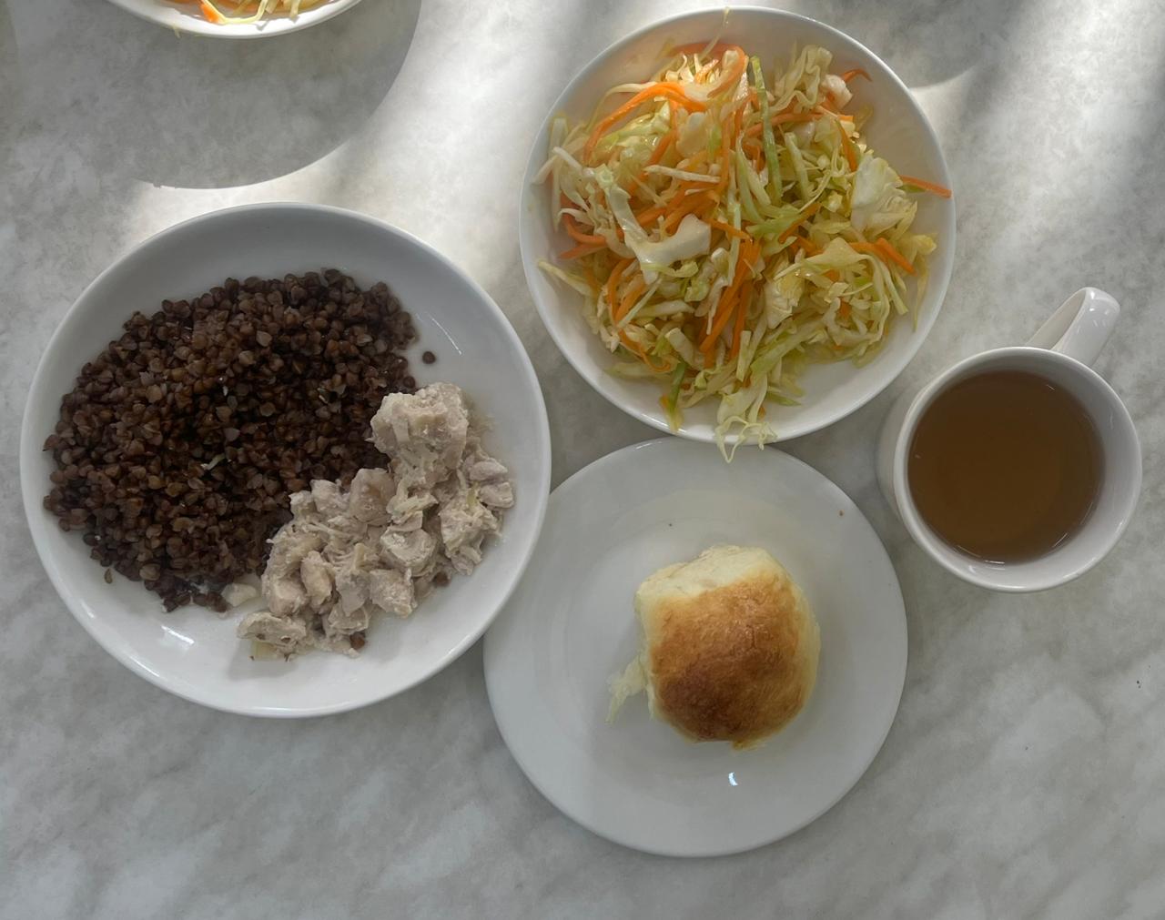 Меню: Филе курицы в сметанном соусе. Гарнир: гречка рассыпчатая