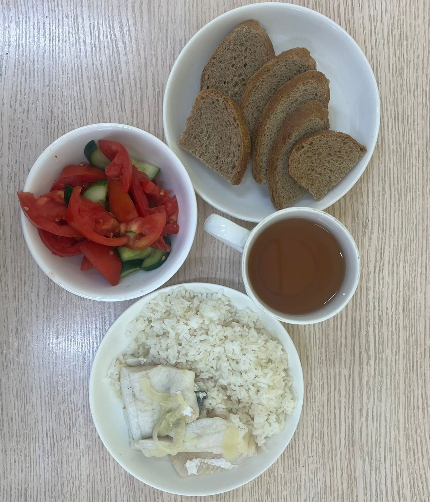 Меню: Судак припущенный. Гарнир:рис припущенный.